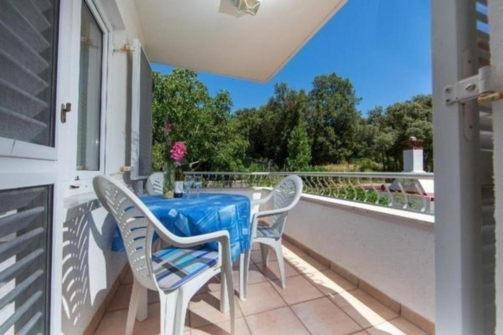 In Pjescana Mit Gemeinschaftlichem Pool Apartma Pula