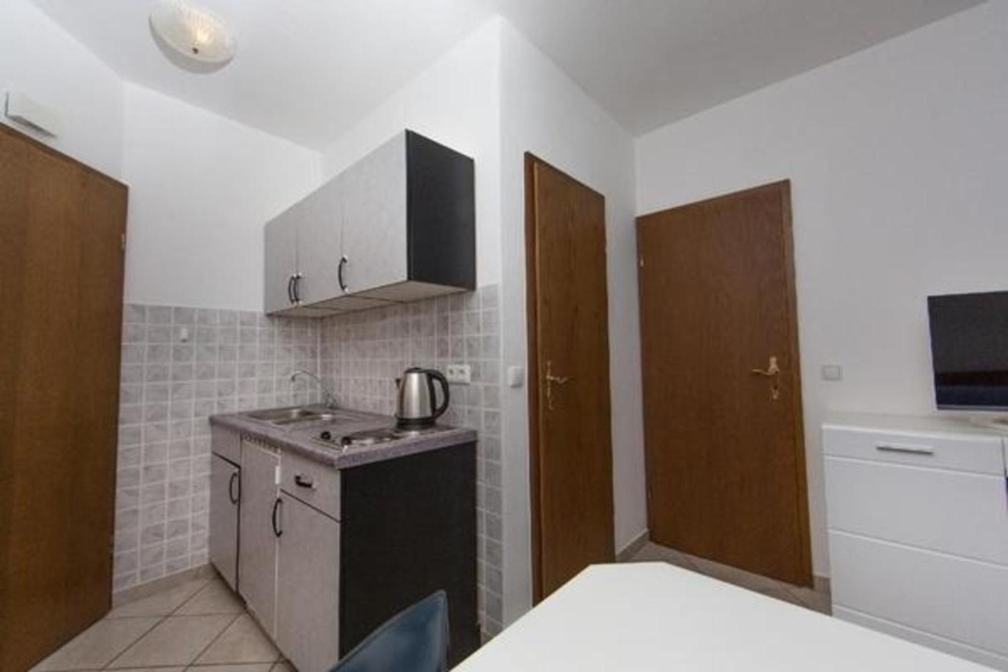 Apartma In Pjescana Mit Gemeinschaftlichem Pool Pula