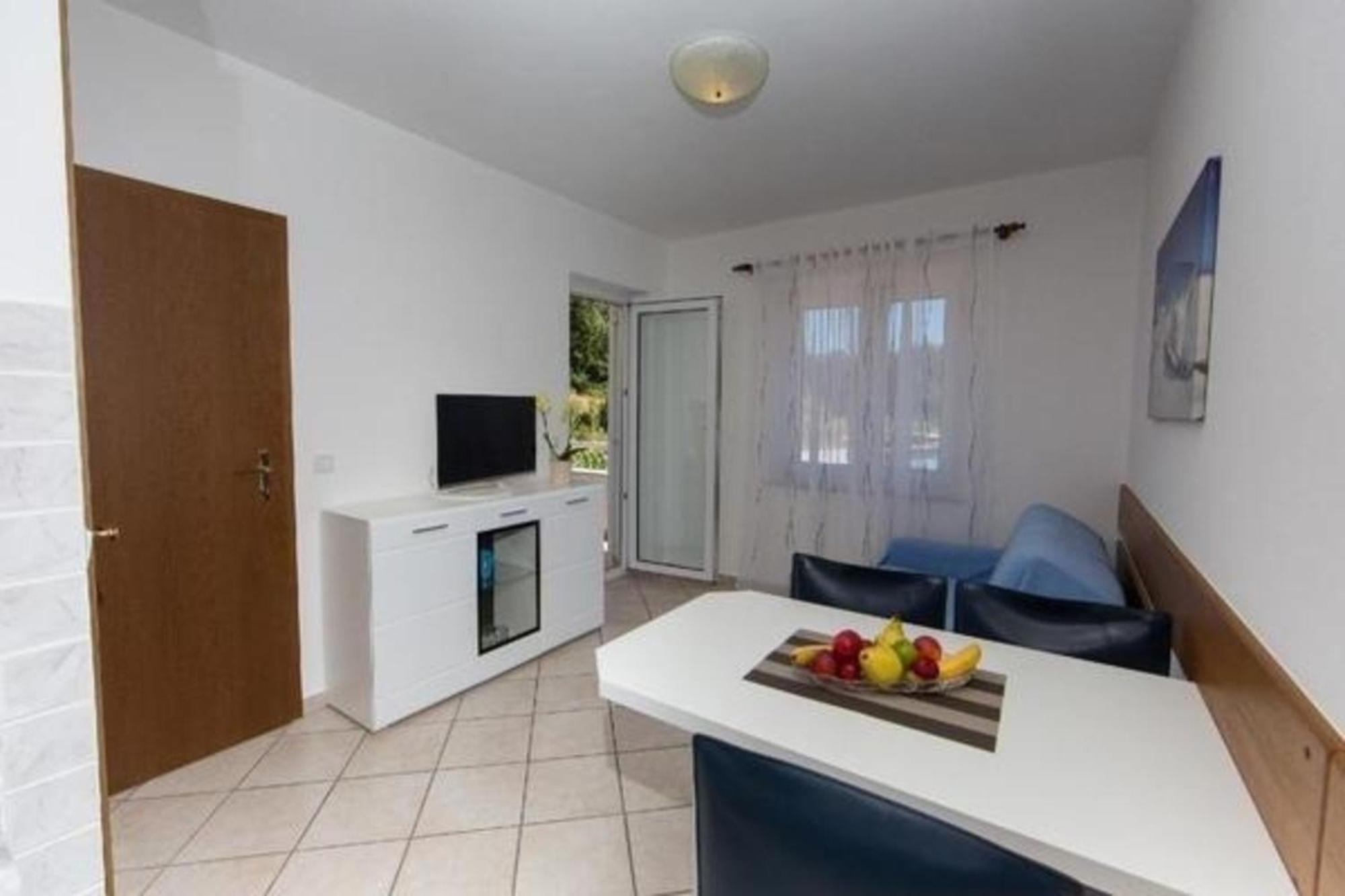 Apartman In Pjescana Mit Gemeinschaftlichem Pool Pula